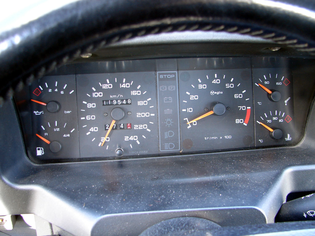 /photo/PEUGEOT-309-gti16-1348.jpg