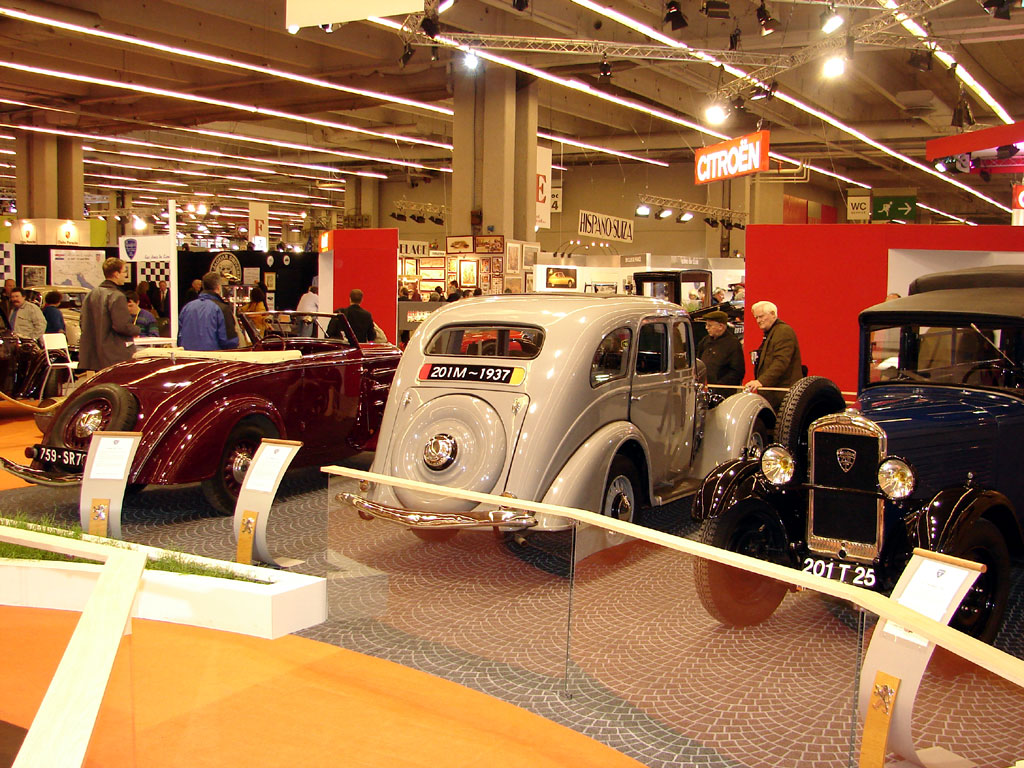 /photo/RETROMOBILE-2005--649.jpg