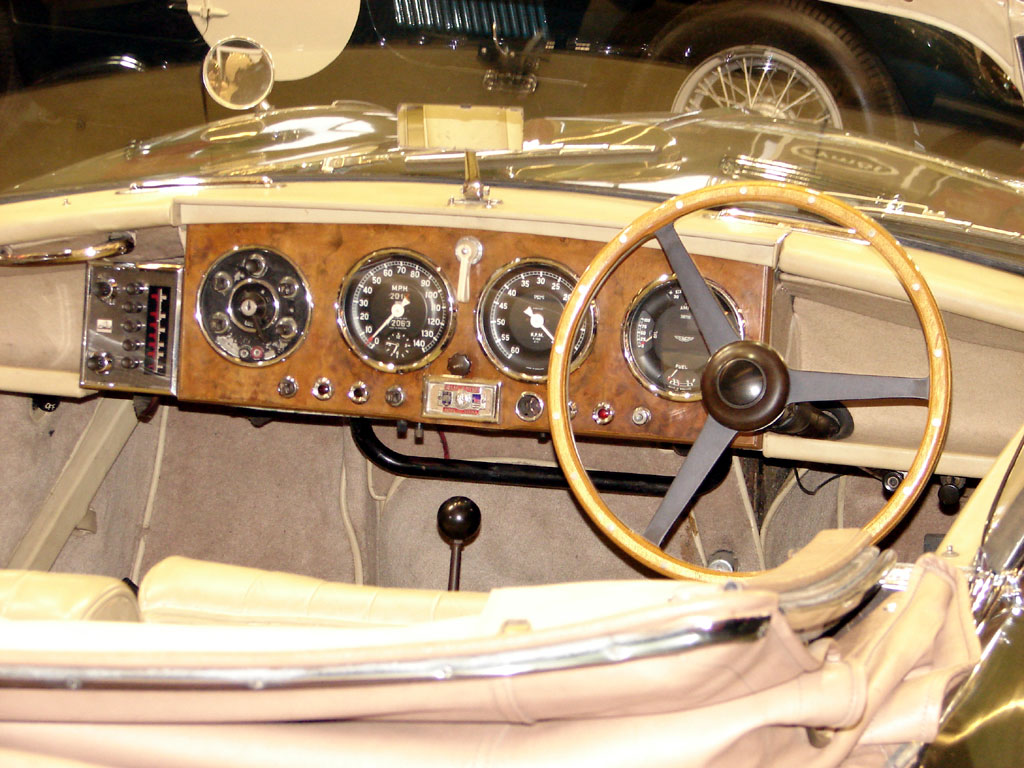 /photo/RETROMOBILE-2005--675.jpg