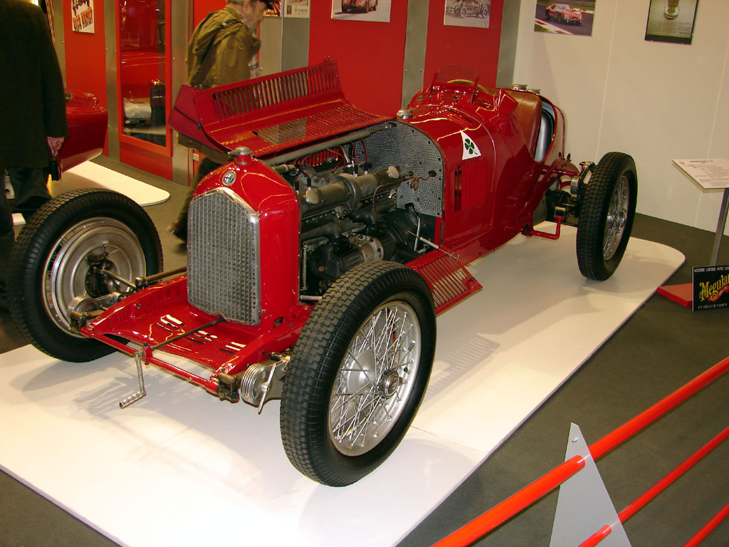 /photo/RETROMOBILE-2005--689.jpg